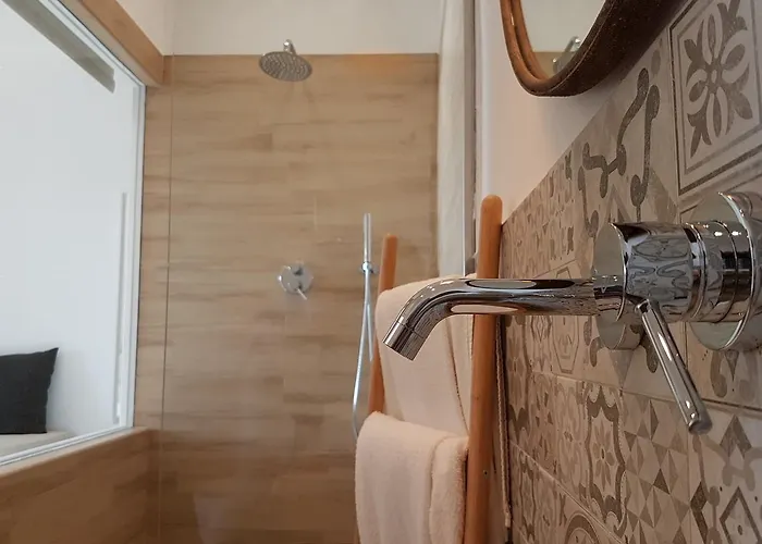 לינה וארוחת בוקר Break For Two 4*