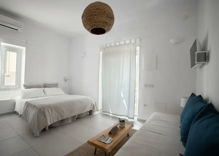 לינה וארוחת בוקר Break For Two אגרופולי