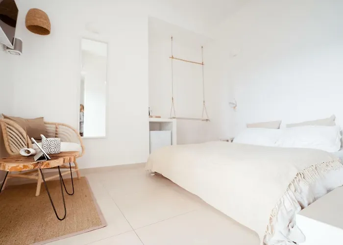 לינה וארוחת בוקר Break For Two 4*