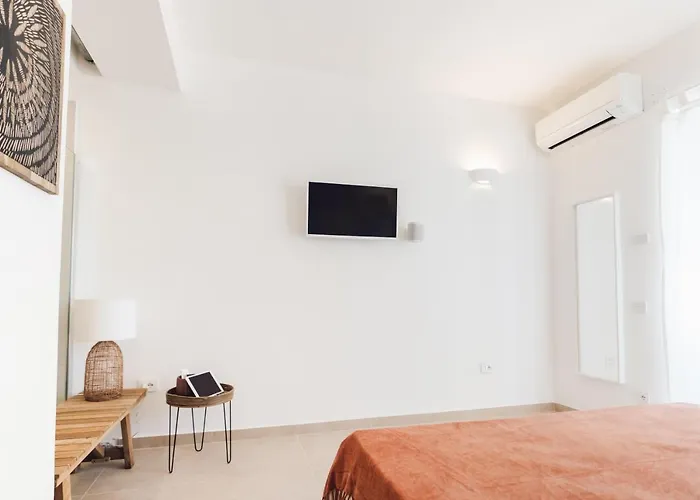 B&B Break For Two 아그로폴리