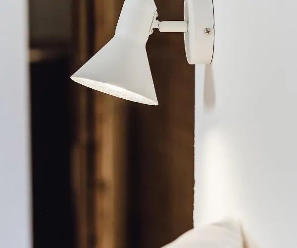 B&B Break For Two 아그로폴리